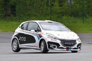 Peugeot_208_R2_Rally-1