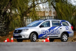 Dacia-Logan-MCV-SafetyDrivingAcademy-1