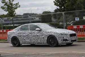 Jaguar-XF-Spied-1
