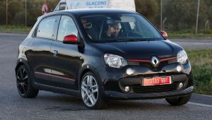 Renault-Twingo-RS-orGT-Spied-1