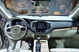 Volvo-XC90-3