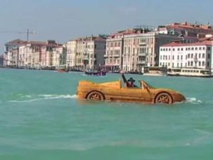 Ferrari-F50-In-Canale-Grande-3