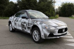 Maserati Levante mule spy photos