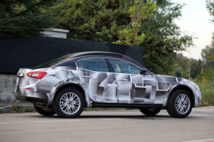 Maserati Levante mule spy photos