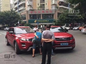 Crash-X7-VS-Evoque-1