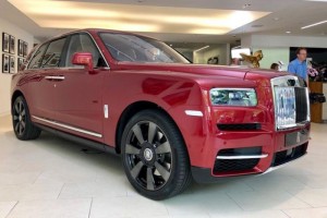 Rolls-Royce-Cullinan-1