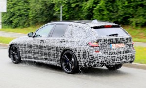 BMW-3-Series-Estate-2019-Spied-3